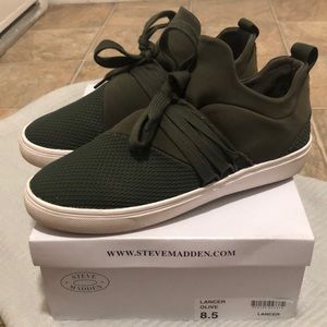 8.5 women’s sneakers